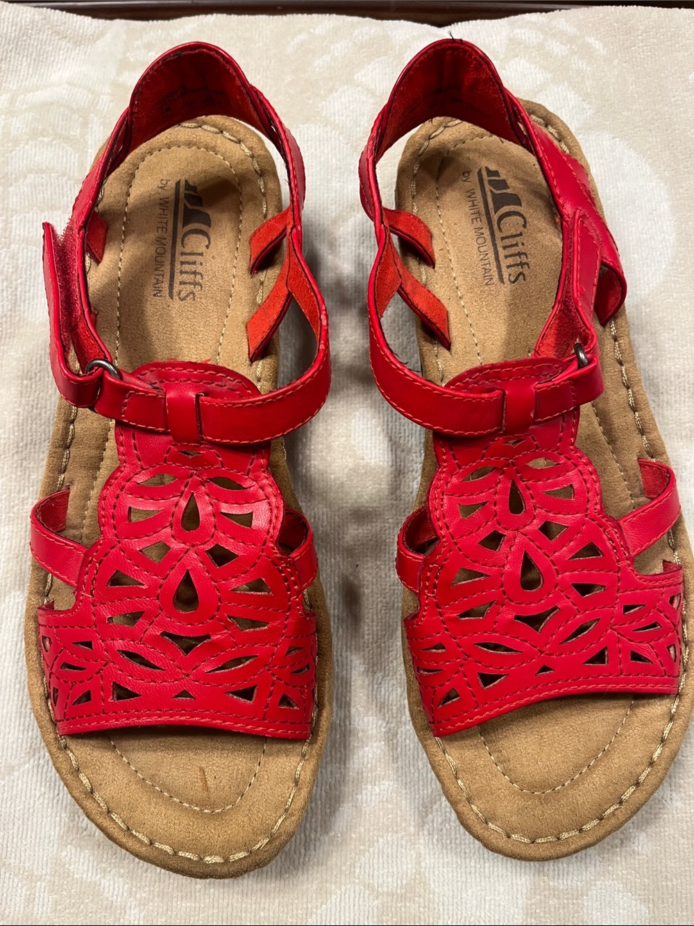 Cliffs by WHITE MOUNTAIN red cutout wedge sandals, size 8